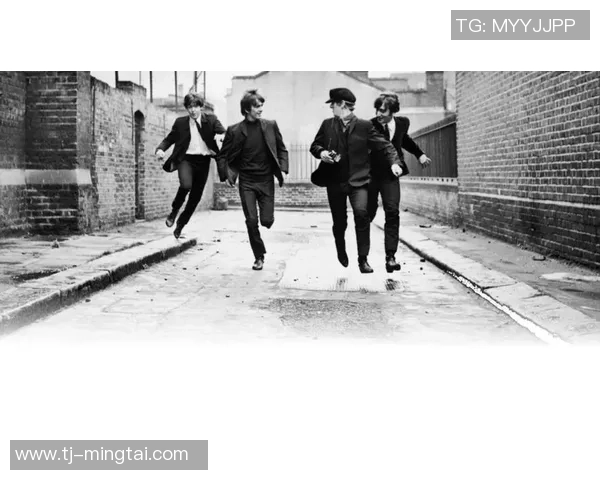 全球足球巨星汇聚一堂 精彩合照壁纸展现明星风采