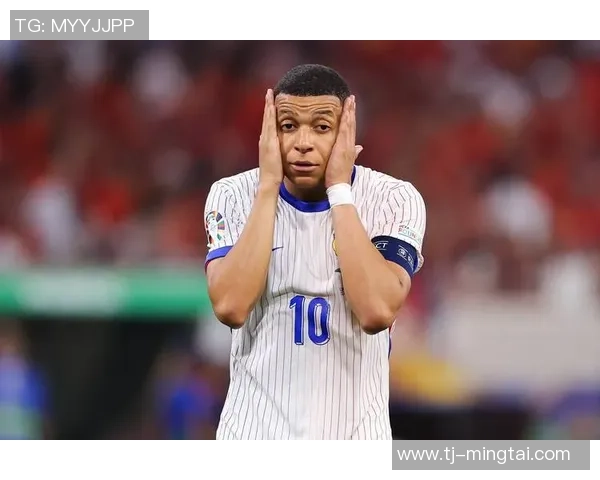 足球巨星闪耀舞台：顶级球员竞技对决展现无限魅力与荣耀