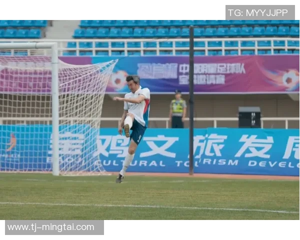 足球明星跳段大赛：技术与创意的完美融合，展现极限挑战与精彩瞬间